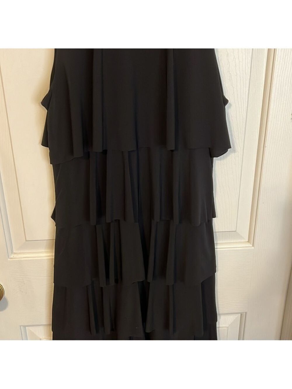 White House Black Market dress. Size XS, black, flowy, feminine, LBD, sleevless. - Picture 5 of 11